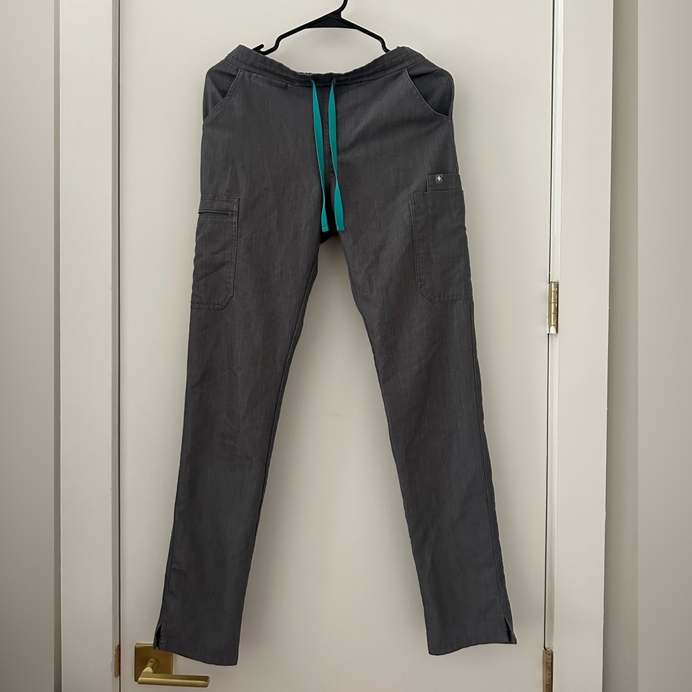 Figs Yola in Graphite